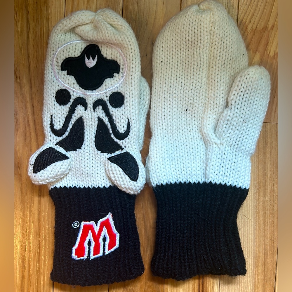Bucky Badger Mittins